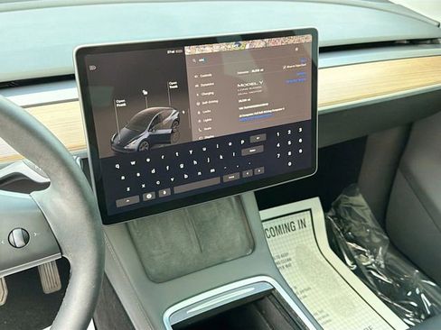 Used 2024 Tesla Model Y Long Range AWD/4WD image 27