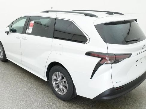 New 2026 Toyota Sienna XLE FWD image 8
