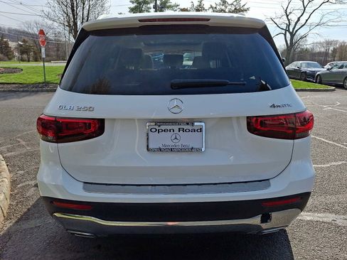 Used 2021 Mercedes-Benz GLB 250 4MATIC image 5