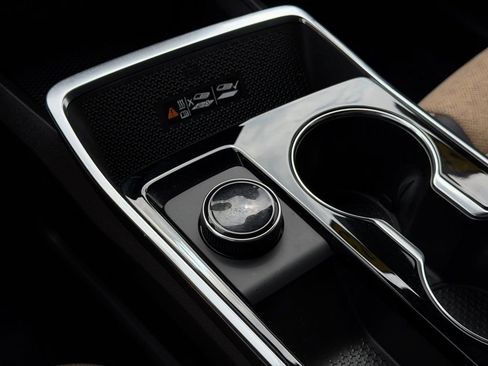 Used 2025 Chevrolet Equinox ACTIV w/ Convenience Package III image 36