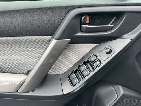 Used 2017 Subaru Forester 2.5i Premium image 12