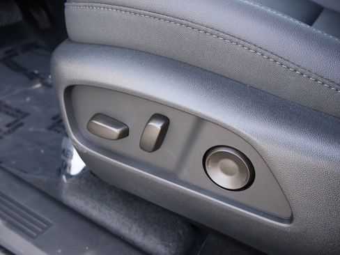 New 2026 Chevrolet Equinox LT w/ Convenience Package II FWD image 8