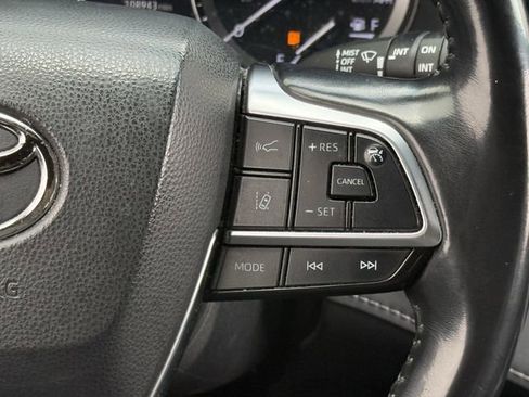 Used 2021 Toyota Highlander XSE image 15