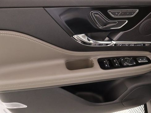 New 2026 Lincoln Corsair Premiere FWD image 16