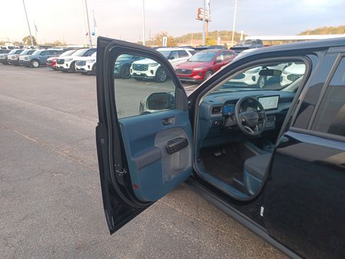 New 2025 Ford Maverick XL image 10