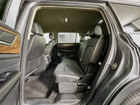 Used 2025 Volkswagen Atlas SE FWD image 29