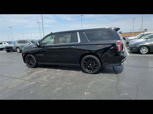 Used 2023 Chevrolet Suburban High Country w/ Advanced Technology Package AWD/4WD image 6