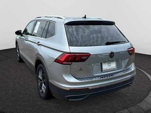 Used 2023 Volkswagen Tiguan SE FWD image 3