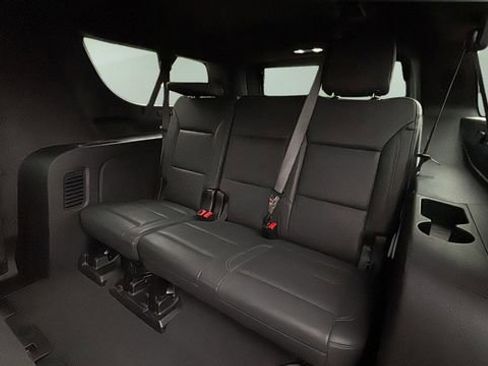 Used 2025 Chevrolet Suburban Z71 AWD/4WD image 29