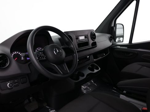 Used 2023 Mercedes-Benz Sprinter 2500 image 11