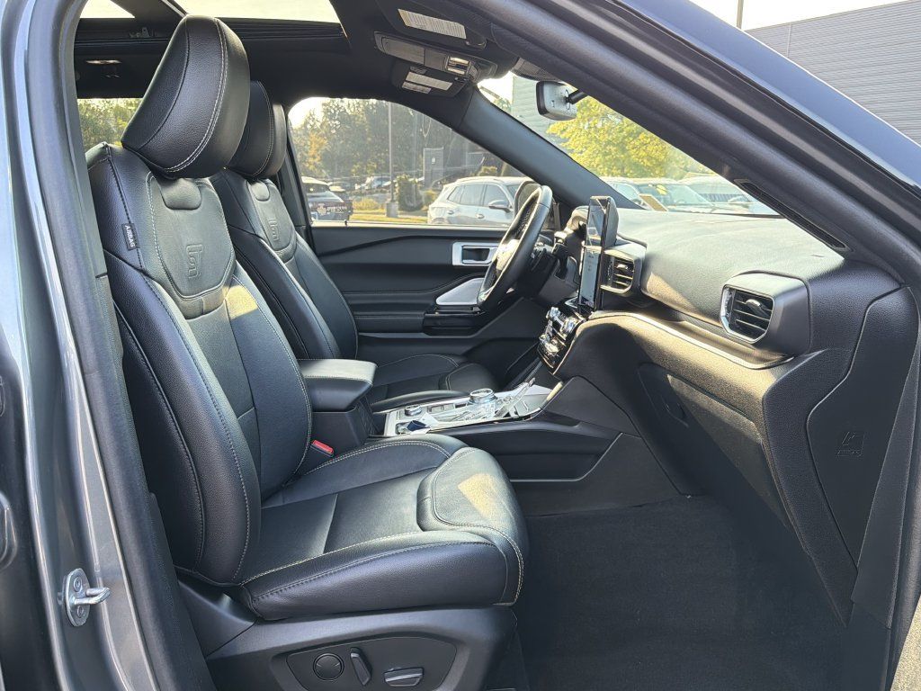 Used 2023 Ford Explorer ST w/ Equipment Group 401A AWD/4WD image 18