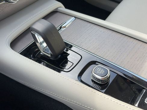 Used 2024 Volvo XC90 B6 Plus w/ Protection Package Premier image 18