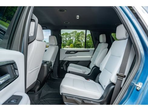 Used 2025 Chevrolet Tahoe Premier AWD/4WD image 14