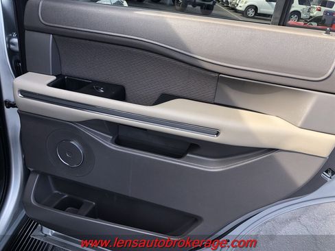 Used 2020 Ford Expedition XLT image 16