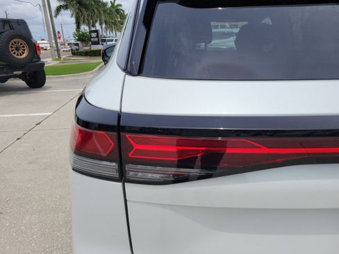 New 2026 Volkswagen Tiguan SE R-Line FWD image 10