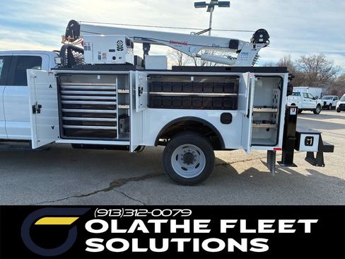 New 2025 Ford F550 4x4 Supercab Super Duty image 4