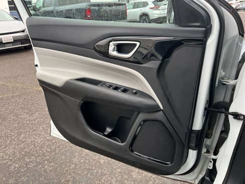 Used 2025 Jeep Compass Limited image 20