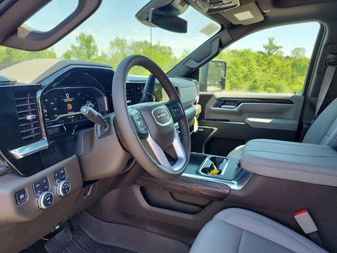 New 2025 GMC Sierra 2500 SLT w/ SLT Premium Package image 15