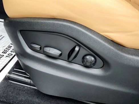 Used 2024 Porsche Cayenne w/ Premium Package Plus image 11