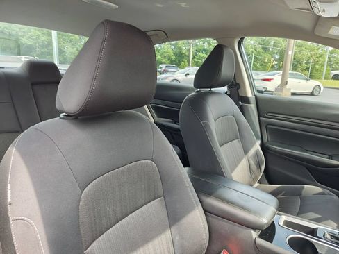 Used 2024 Nissan Altima 2.5 SV FWD image 32