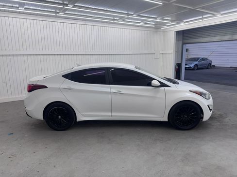 Used 2014 Hyundai Elantra SE image 4