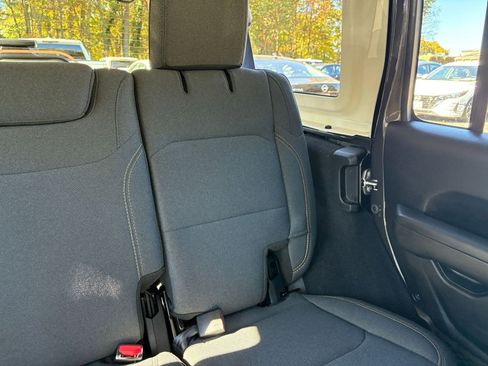 Used 2025 Jeep Wrangler Sport S image 36