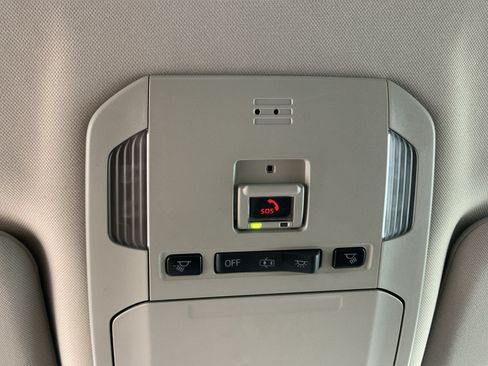 Used 2020 Toyota Highlander LE AWD/4WD image 26