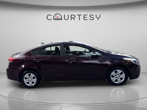 Used 2017 Kia Forte LX FWD image 8