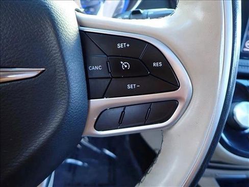 Used 2020 Chrysler Pacifica Limited image 18