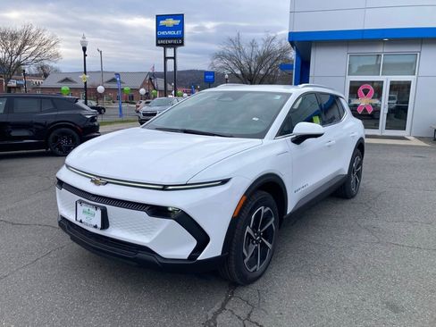 New 2026 Chevrolet Equinox EV LT image 3