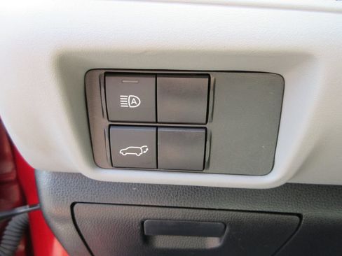 Used 2022 Toyota Highlander XLE AWD/4WD image 23