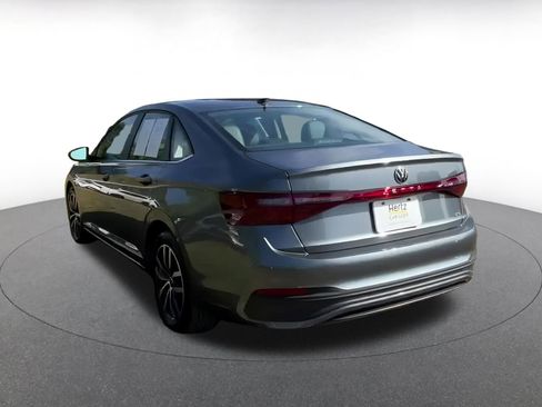 Used 2025 Volkswagen Jetta SE image 11