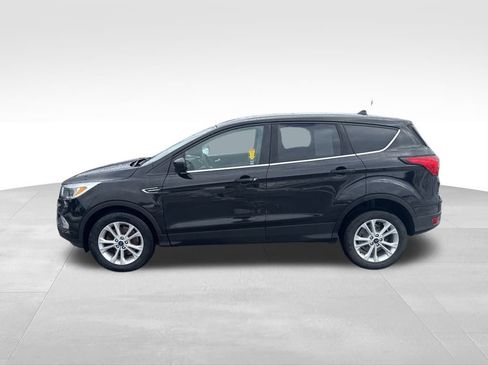 Used 2019 Ford Escape SE image 2