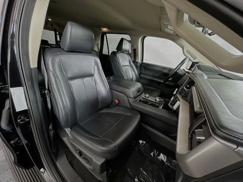 Used 2024 Ford Expedition XLT image 28