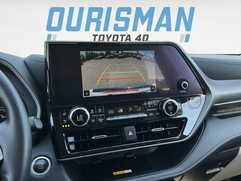 Used 2024 Toyota Highlander Limited AWD/4WD image 23