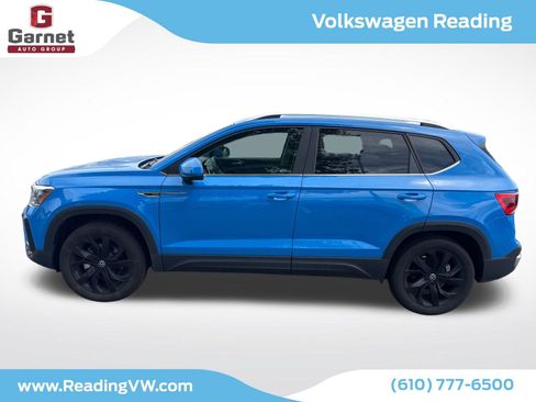 Used 2023 Volkswagen Taos SE w/ Panoramic Sunroof Package AWD/4WD image 2