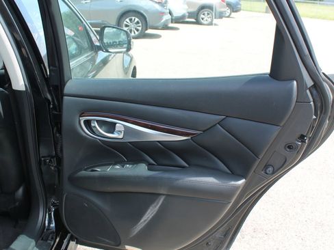 Used 2019 INFINITI Q70 Luxe w/ Proactive Package AWD/4WD image 19