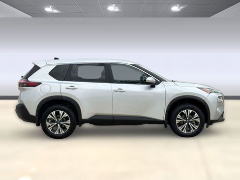 Used 2023 Nissan Rogue SV image 8