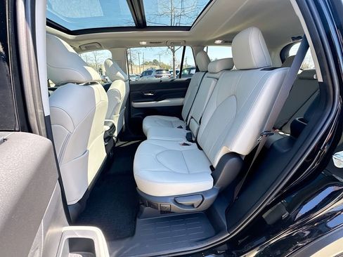 Used 2025 Toyota Grand Highlander Limited image 31