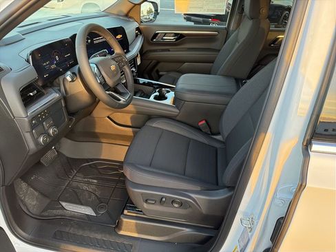 New 2026 Chevrolet Suburban LS image 9