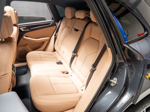 New 2026 Porsche Macan AWD/4WD image 37