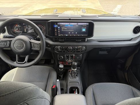 Used 2025 Jeep Wrangler Sport AWD/4WD image 27