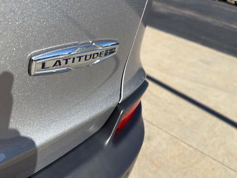 Used 2019 Jeep Cherokee Latitude Plus w/ Cold Weather Group image 7