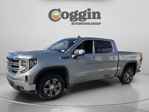 Used 2025 GMC Sierra 1500 SLT AWD/4WD image 1