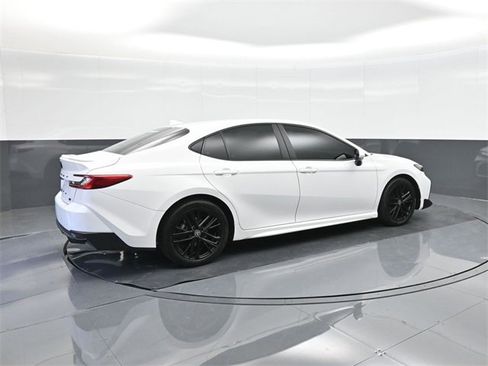 Used 2025 Toyota Camry SE w/ Convenience Package image 15