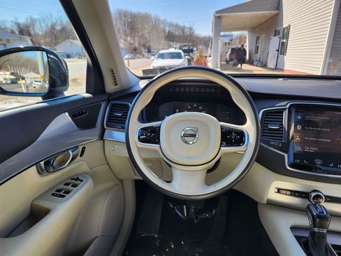 Used 2017 Volvo XC90 T5 Momentum w/ Vision Package image 32