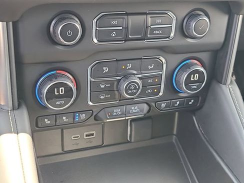 Used 2024 Chevrolet Suburban Premier AWD/4WD image 32