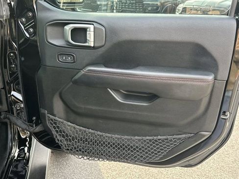 Used 2018 Jeep Wrangler Unlimited Rubicon w/ Dual Top Group image 17