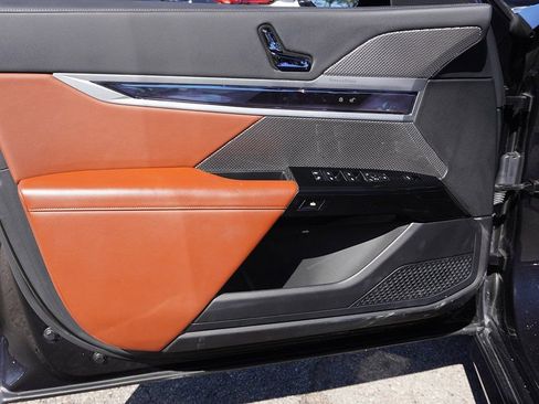 Used 2023 BMW 760i xDrive image 23