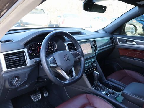 Used 2022 Volkswagen Atlas Cross Sport SEL Premium R-Line image 17